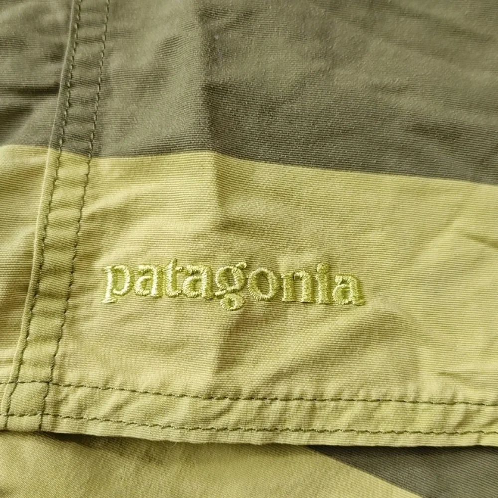 Patagonia Wayfarer Board Shorts Swim Trunks Sz 35/36 Green Colorblock Surfer